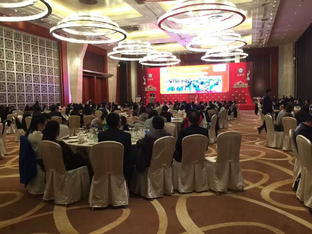 第九屆‘2016中國(guó)呼叫中心與服務(wù)外包國(guó)際峰會(huì)’暨金音獎(jiǎng)-中國(guó)佳客戶聯(lián)絡(luò)中心與CRM頒獎(jiǎng)典禮’